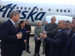 Ruckelshaus Center members in front of an Alaska Airlines Boeing 737
